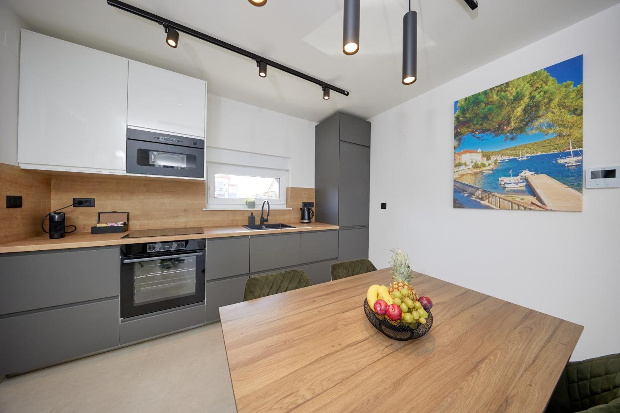 Urban Apartment *